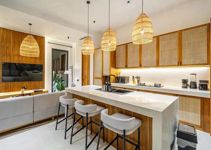 Brand-new With Gorgeous Jungle Views And An Expansive Pool *